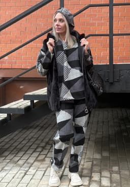 Longsleeve — Geometric Print, Black & White