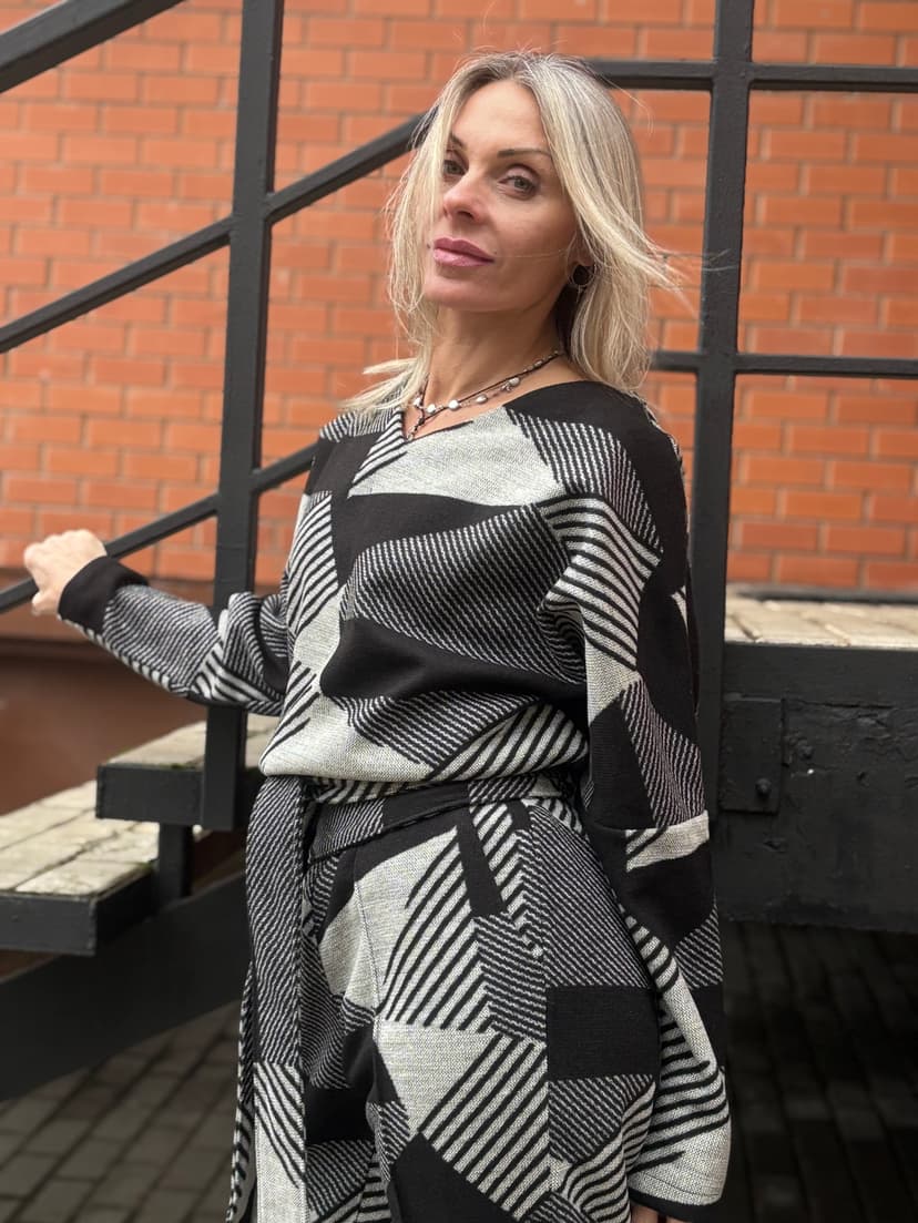 Longsleeve — Geometric Print, Black & White